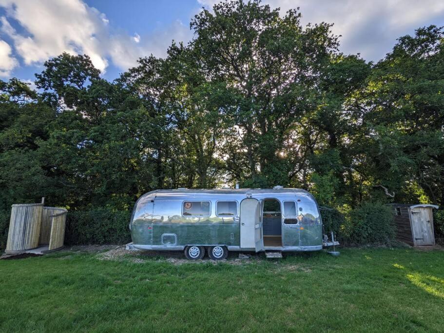 Airstream, Vintage American Caravan & Hottub แอชเบอร์ตัน ภายนอก รูปภาพ