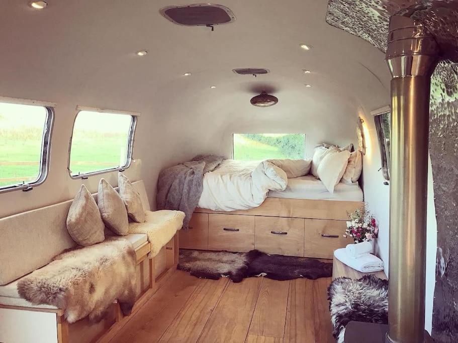 Airstream, Vintage American Caravan & Hottub แอชเบอร์ตัน ภายนอก รูปภาพ